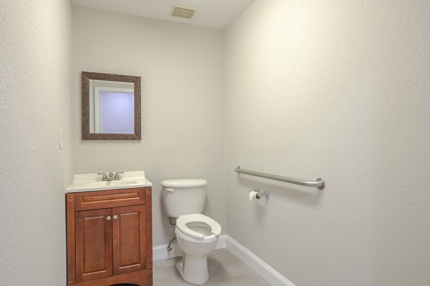 More Photos Of 5105 Memorial Hwy, Tampa Office Residential For Lease