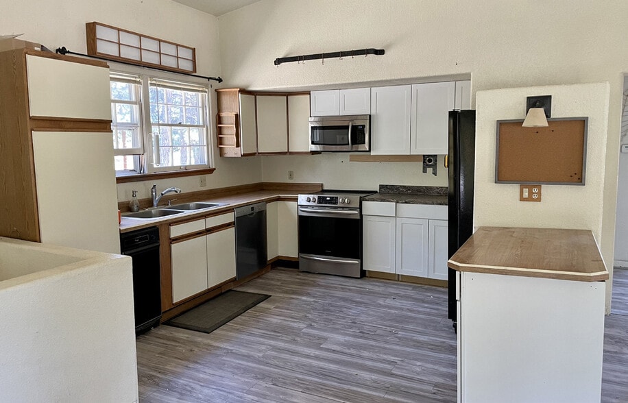 More Photos Of 245 Perry Park Ave, Larkspur Office For Sale