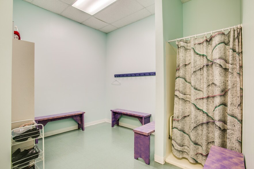 More Photos Of 1498 Central Park Blvd, Fredericksburg Freestanding For Sale