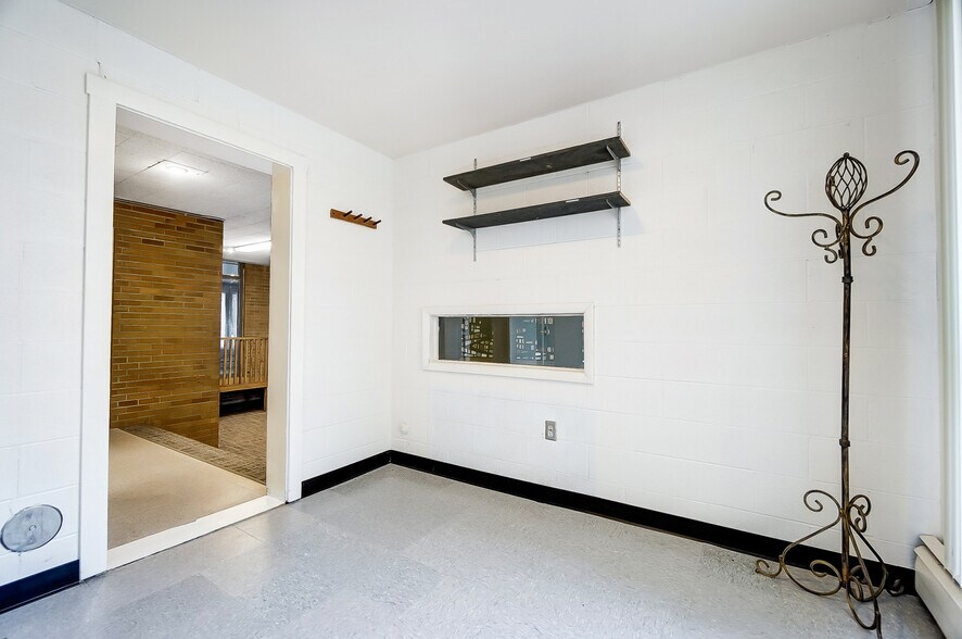 More Photos Of 1106 E High St, Springfield Schools For Sale