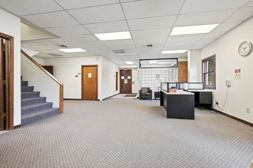 More Photos Of 921 Saw Mill Run Blvd, Pittsburgh Light Distribution For Sale