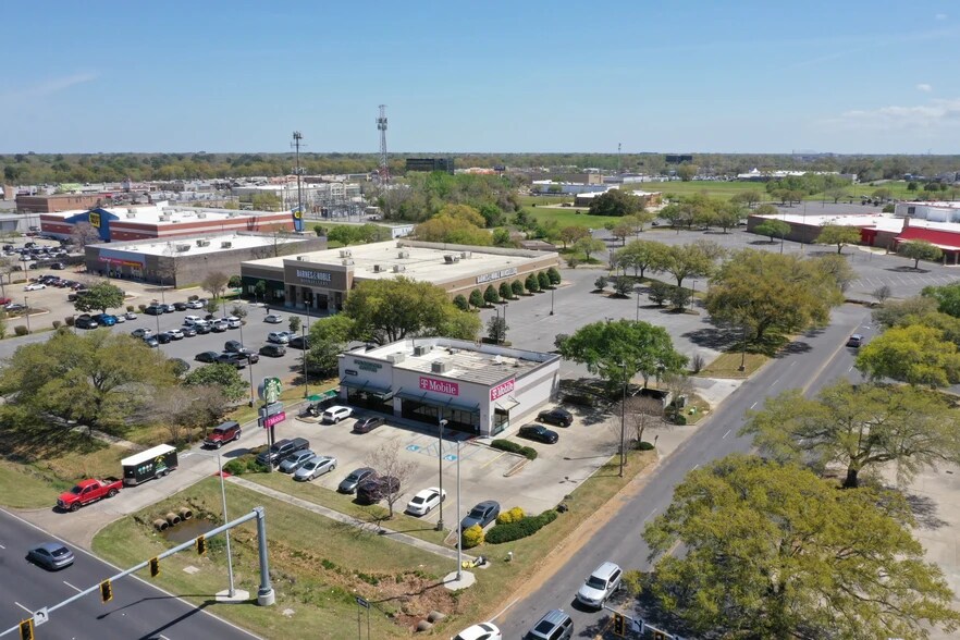 More Photos Of 5709 Johnston St, Lafayette Storefront For Lease