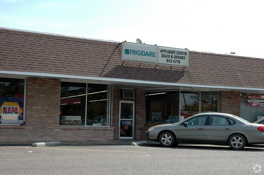 More Photos Of 914-1012 Elm St W, Hampton Unknown For Lease