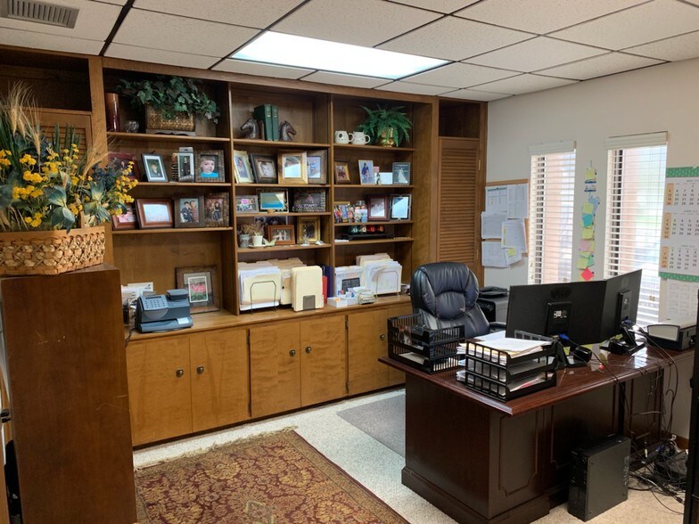 More Photos Of 4215 Edgewater Dr, Orlando Office For Lease