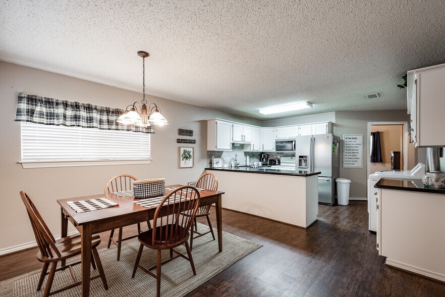 More Photos Of 16410 FM 1485 Rd, Conroe Veterinarian Kennel For Sale