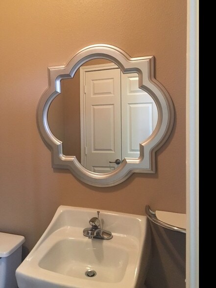 More Photos Of 811 Bradford Ave, Kemah Office For Lease