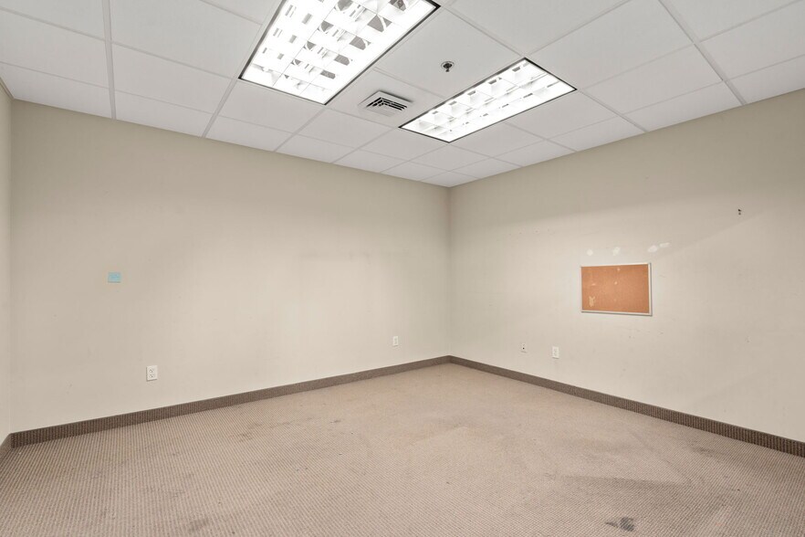More Photos Of 109 Talcott Rd, West Hartford Manufacturing For Sale