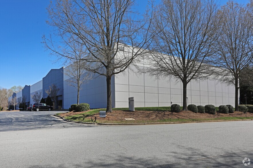 More Photos Of 488 Gallimore Dairy Rd, Greensboro Unknown For Lease