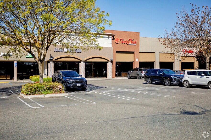More Photos Of 3020 Floyd Ave, Modesto General Retail For Lease