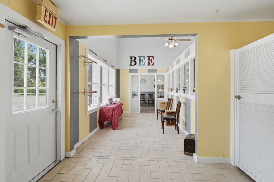 More Photos Of 1030 Camphor Ln, Deland General Retail For Sale