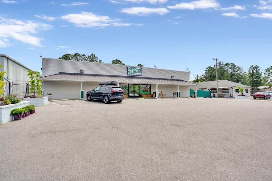 More Photos Of 806 Lillington Hwy, Spring Lake Showroom For Sale