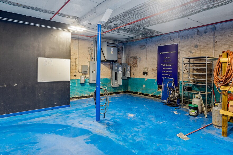 More Photos Of 122 E Laurel St, Mullins Industrial For Sale