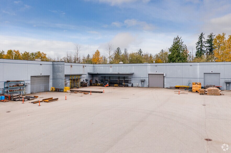 More Photos Of 5465 Production Blvd, Surrey Service For Lease