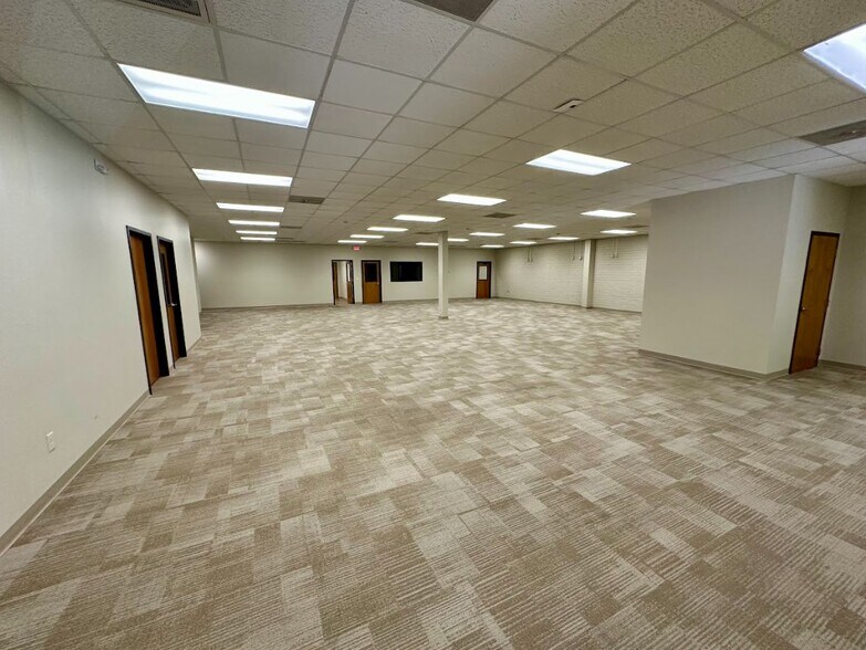More Photos Of 4190 Piedmont Pky, Greensboro Flex For Lease