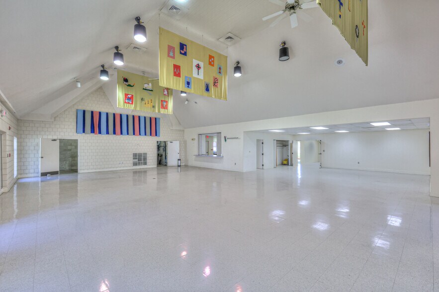 More Photos Of 228 S Military Ave, Lawrenceburg Religious Facility For Sale