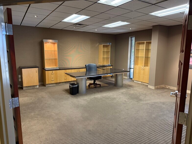 More Photos Of 4600 Mcleod Rd NE, Albuquerque Storefront Retail Office For Sale