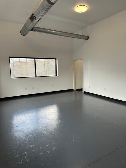 More Photos Of 686 Montgomery Ave, Lexington General Retail For Sale