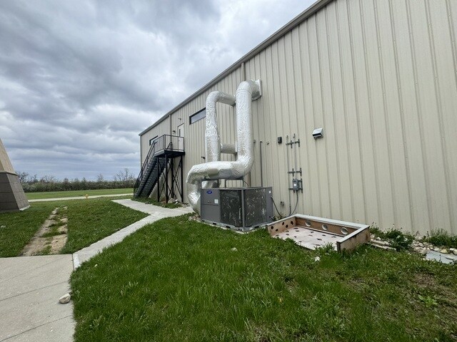 More Photos Of 10501 Success Ln, Dayton Office For Sale