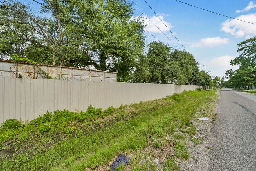 More Photos Of 9017 Dodson Street, Houston Land For Sale