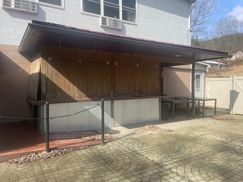 More Photos Of 11979 William Penn Hwy, Huntingdon Hotel For Sale