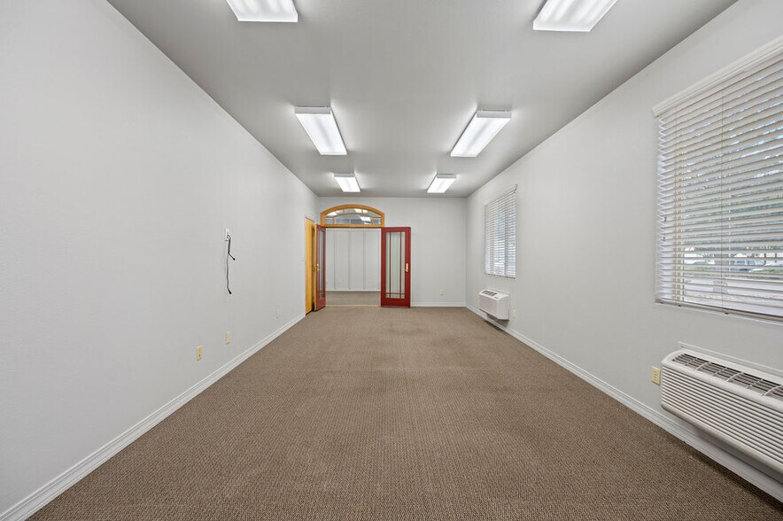 More Photos Of 560 S Commercial Dr, Grand Junction Light Distribution For Lease