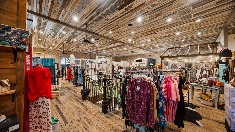 More Photos Of 101 N Elm, Hico General Retail For Sale