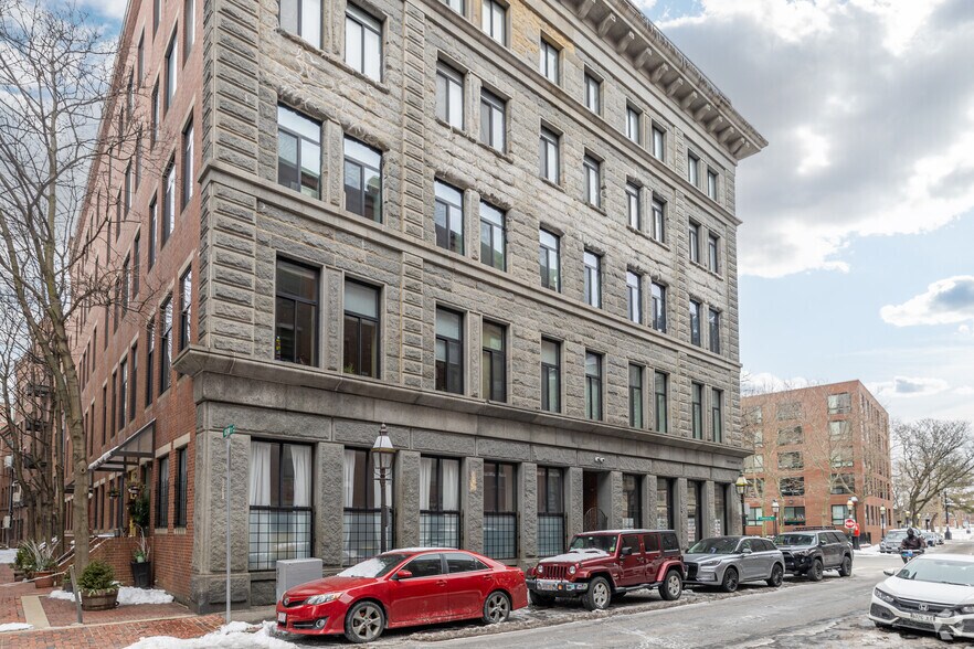 More Photos Of 142 Commercial St, Boston Apartments For Lease