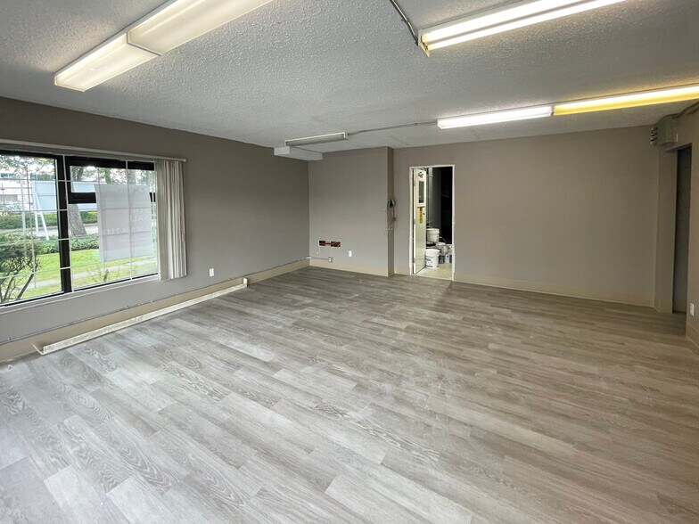 More Photos Of 130 Glacier St, Coquitlam Warehouse For Sale