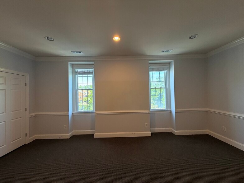 More Photos Of 211 E Six Forks Rd, Raleigh Loft Creative Space For Sale