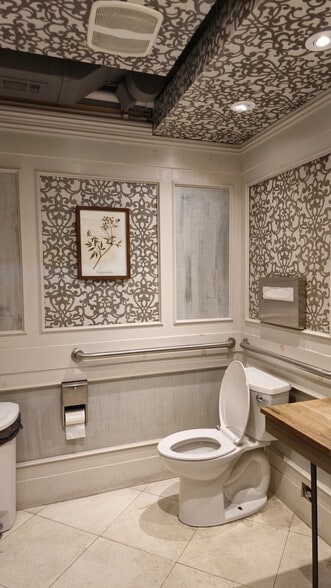 More Photos Of 25550 Hawthorne Blvd, Torrance Medical For Lease