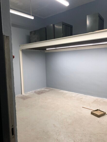 More Photos Of 202 Miley Ave, Indianapolis Manufacturing For Lease