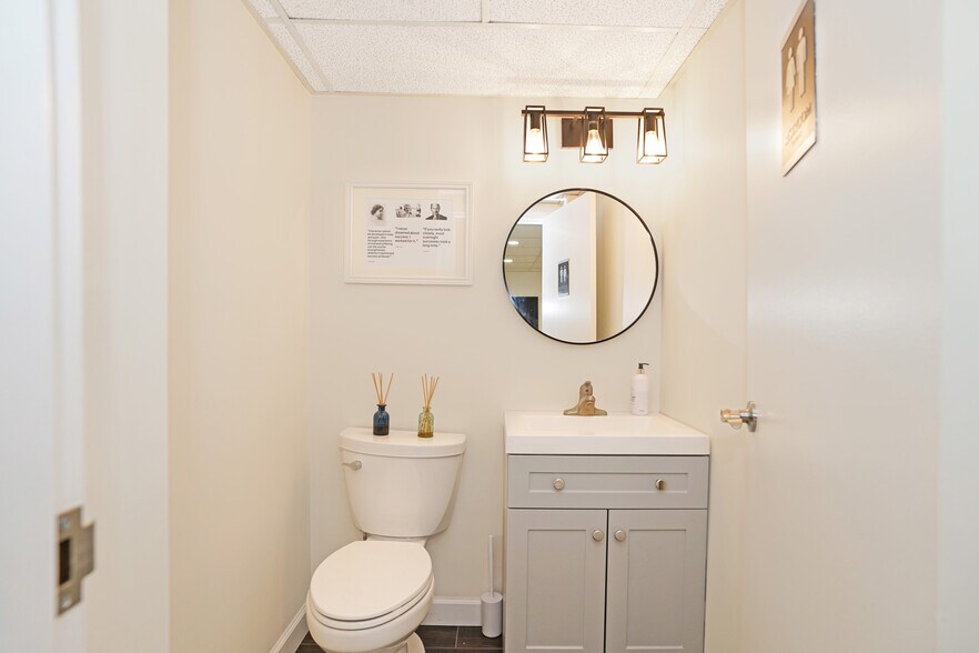 More Photos Of 8302-8304 Old Courthouse Rd, Vienna Office For Sale