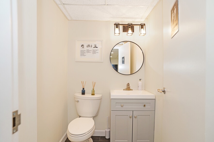 More Photos Of 8304 Old Courthouse Rd, Vienna Office For Sale