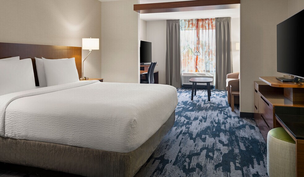 More Photos Of 10495 Crosspoint Blvd, Indianapolis Hotel For Sale