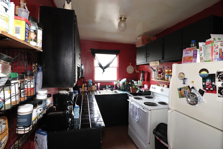 More Photos Of 142 S Broadway St, Blanchester Storefront Retail Residential For Sale