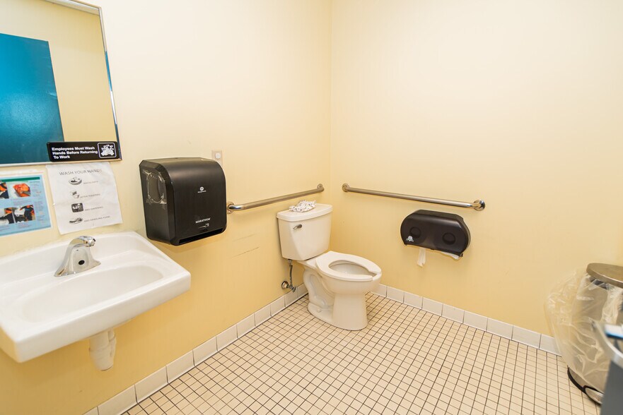 More Photos Of 1616 Orthodox St, Philadelphia Schools For Sale