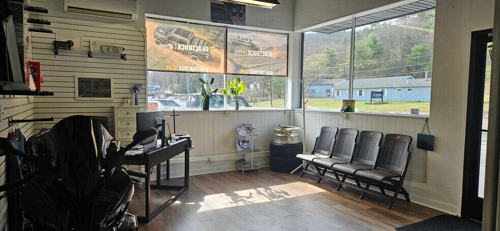 More Photos Of 454 State Route 28, Kingston Freestanding For Lease