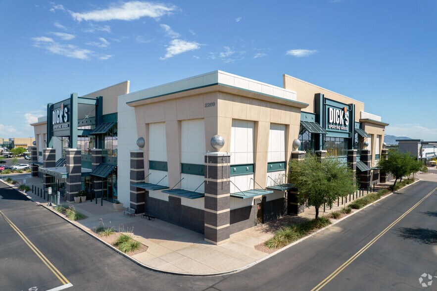 More Photos Of 2716-2810 S Market St, Gilbert Unknown For Lease