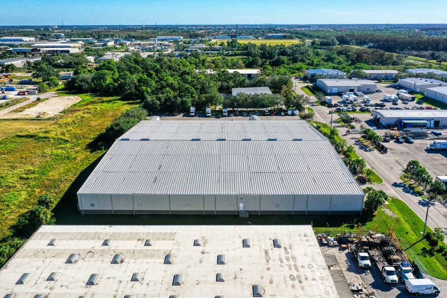 More Photos Of 3991 Sivan Rd, Fort Myers Distribution For Lease