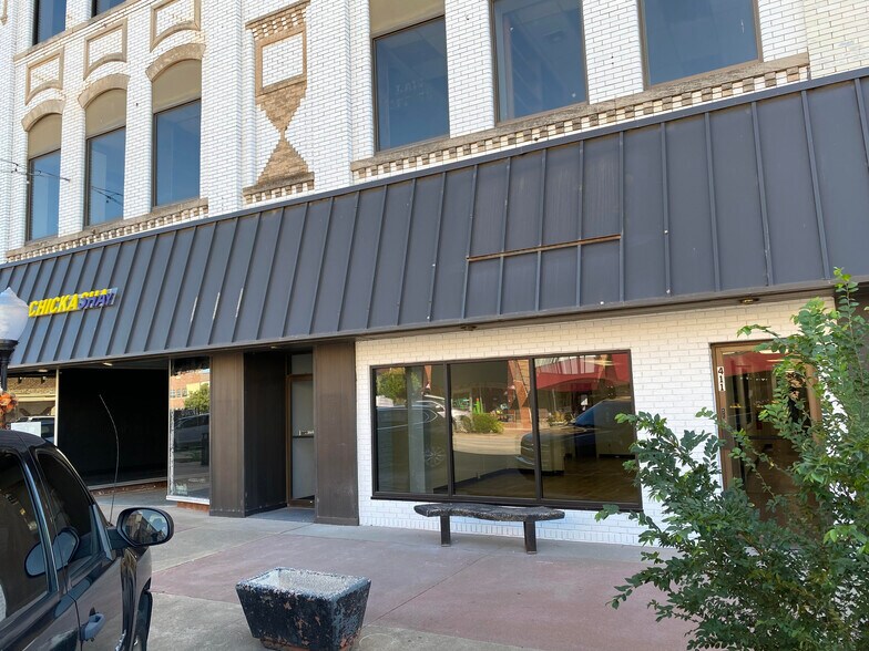 More Photos Of 409-411 W Chickasha Ave, Chickasha Storefront Retail Office For Lease