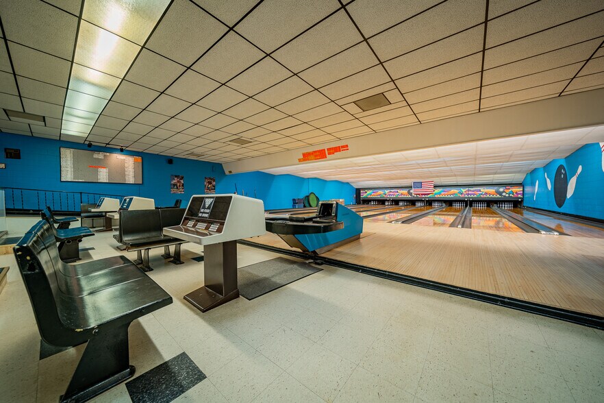 More Photos Of 675 Grant St, Winneconne Bowling Alley For Sale