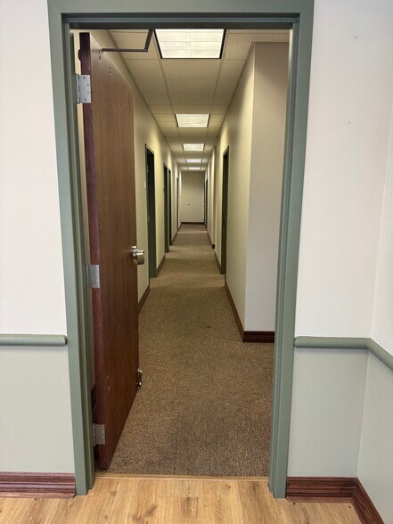 More Photos Of 306 W Sunset Rd, San Antonio Office For Lease