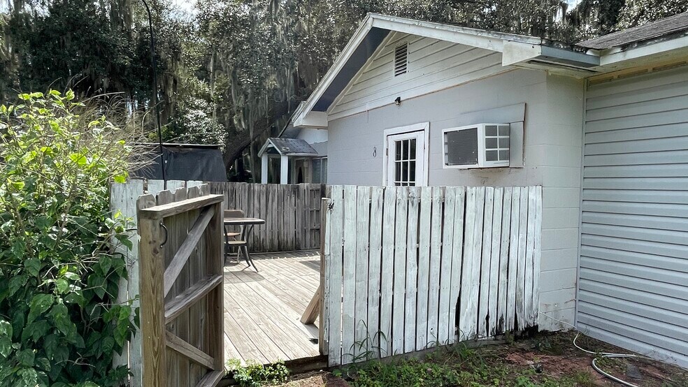 More Photos Of 5620 Bertsville Rd, Lady Lake Hotel For Sale