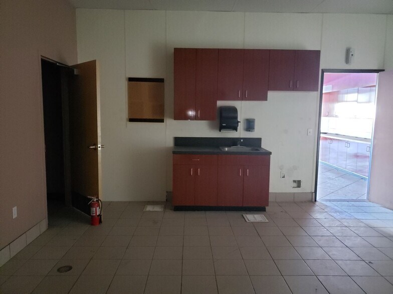 More Photos Of 2534 Rockwood Ave, Calexico Bank For Sale