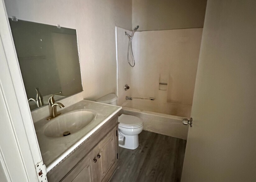 More Photos Of 1410 French St, Santa Ana Apartments For Sale