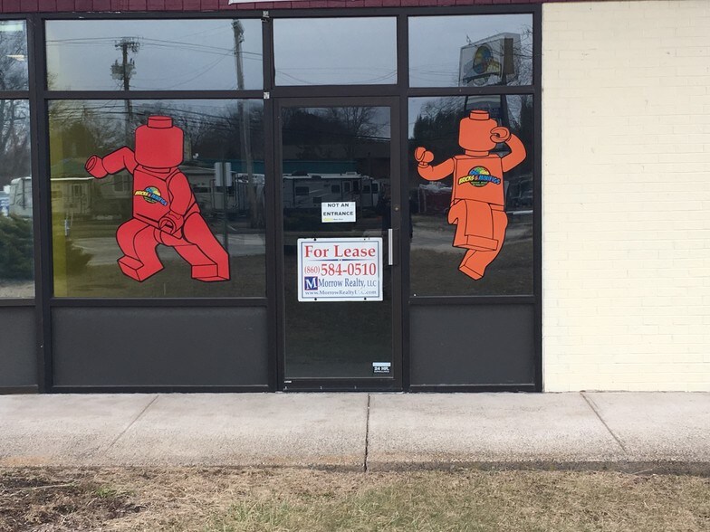 More Photos Of 1173 Queen St, Southington Unknown For Lease