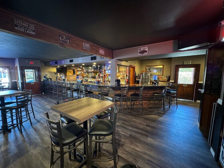 More Photos Of 612 B St, Marysville Bar For Sale