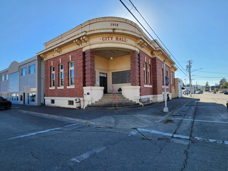 Primary Photo Of 99 E 2nd St, Coquille Specialty For Sale