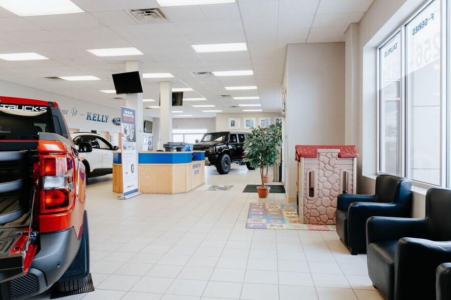 More Photos Of 105 Laurell Rd, Gander Showroom For Sale