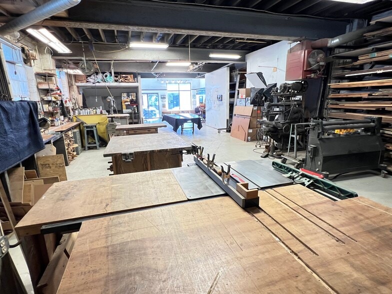More Photos Of 1438-1442 Light St, Baltimore Showroom For Sale